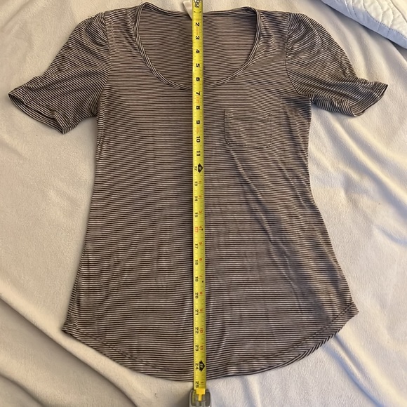 🤩Cap sleeved striped shirt with a front pocket - Picture 5 of 5